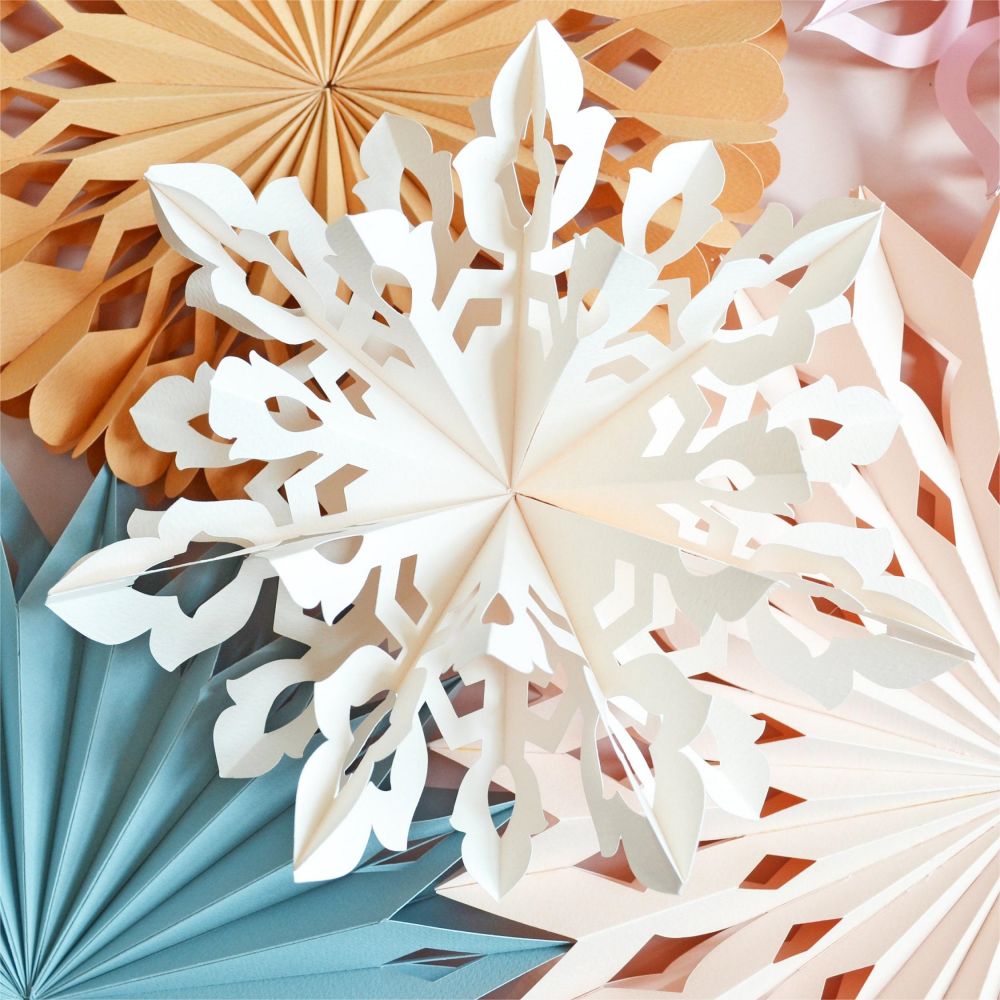 DIY Paper Snowflake Fan Christmas Tree Ornament