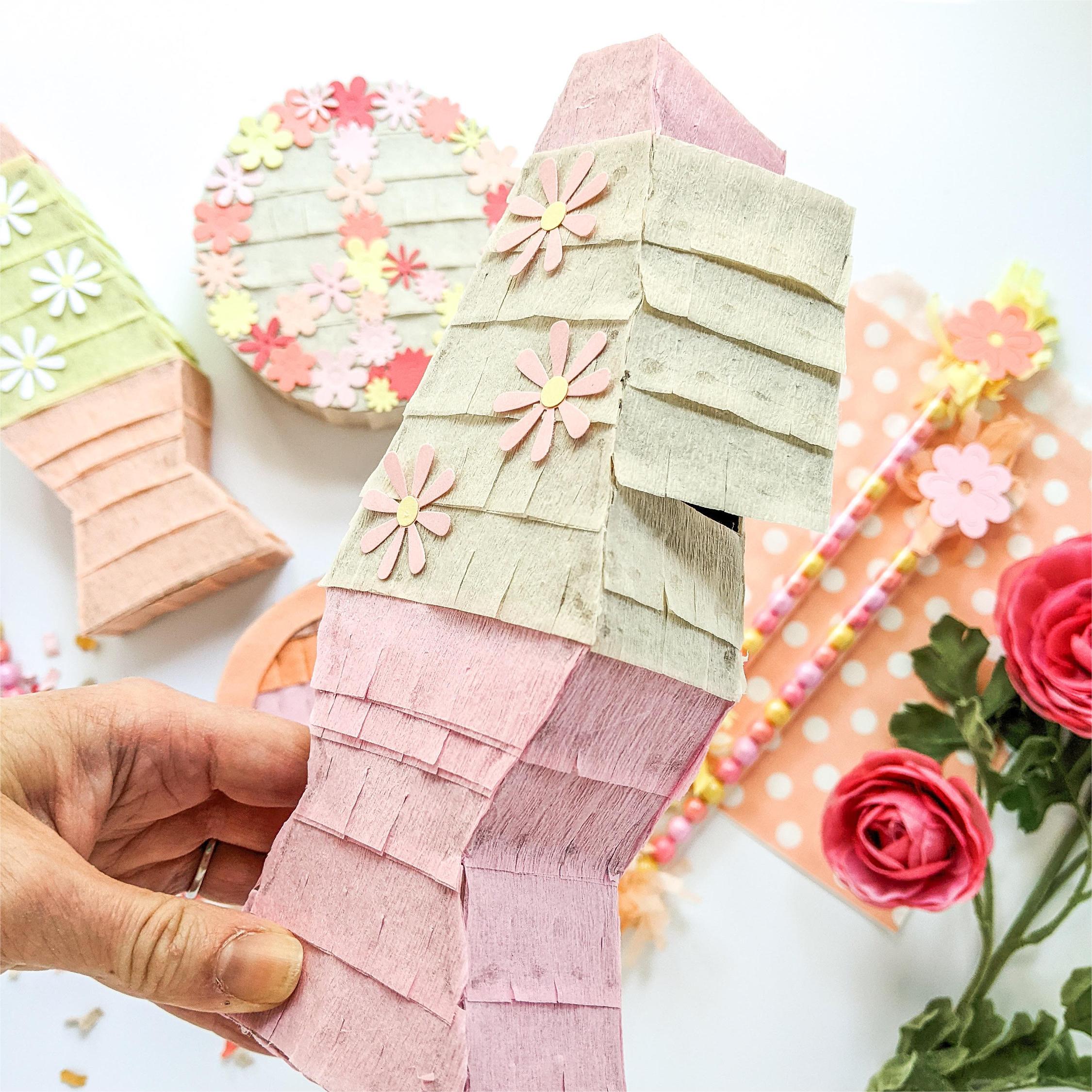 Groovy Daisy Lamp Mini Pinata Decorations