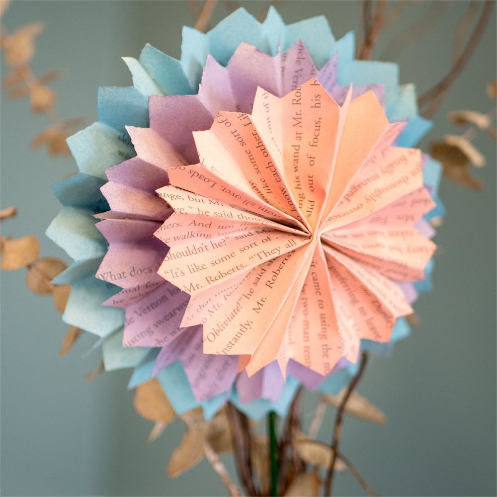 Multicolor Book Page Flower Pinwheel Vase Paper Crafts