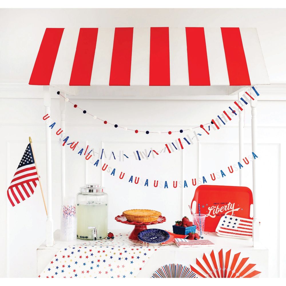 Patriotic-Stars-Stripes-Mini-Banner-Set-Lifestyle