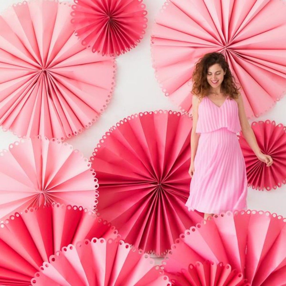 Giant-Paper-Fans-Web-0001