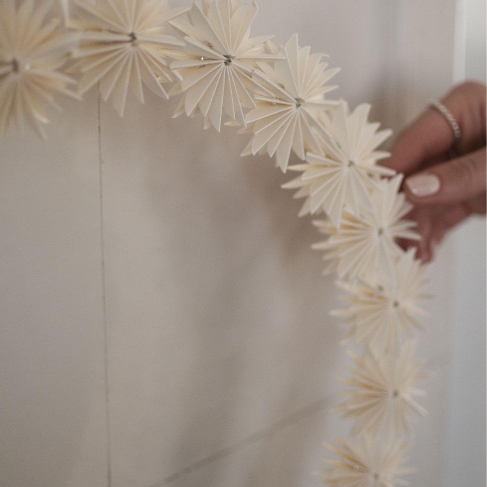 Paper flake wreath Christmas decoration_ White DBKD (1)