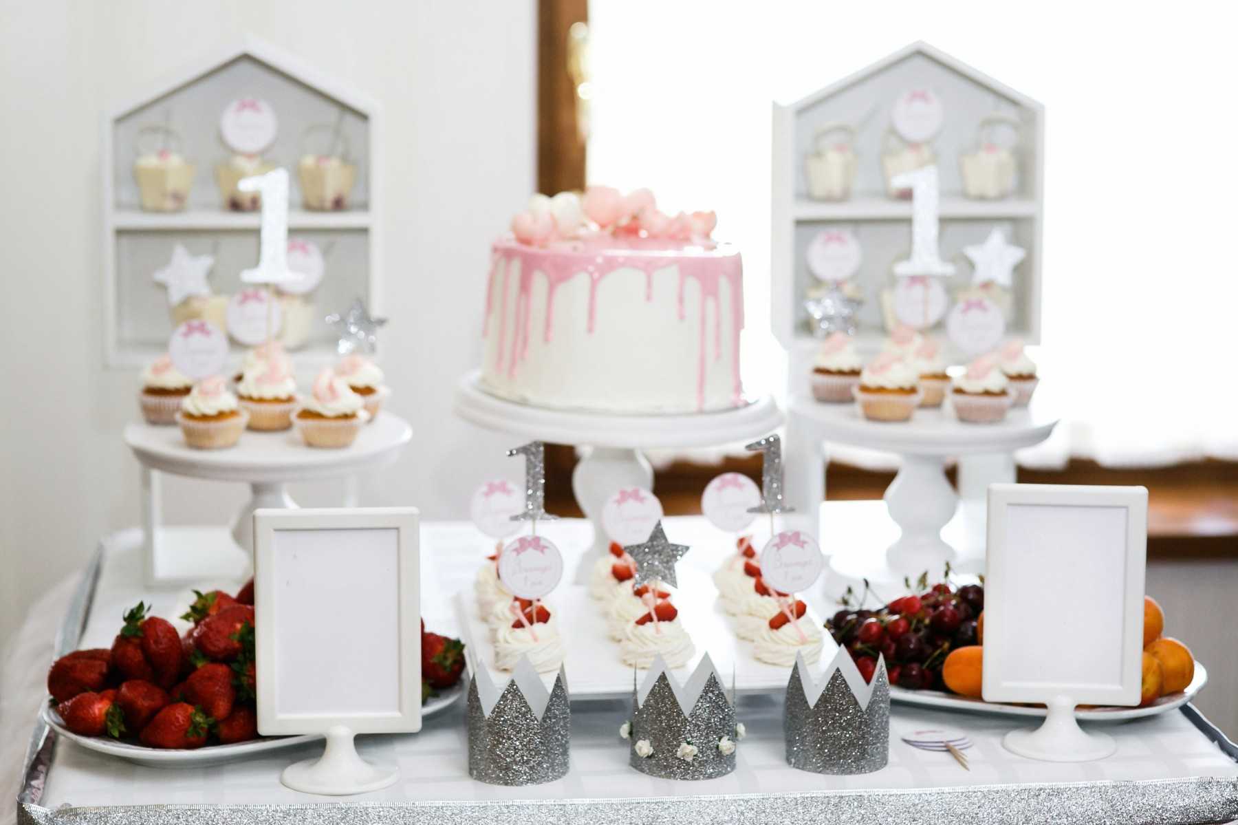 bridal shower ideas silver crowns stand table with pink bakeru berries