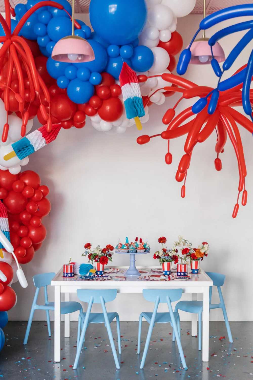 4th of July party red white blue balloons USA party supplies decorations
