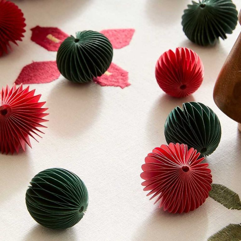 paper-table-scatter-xl