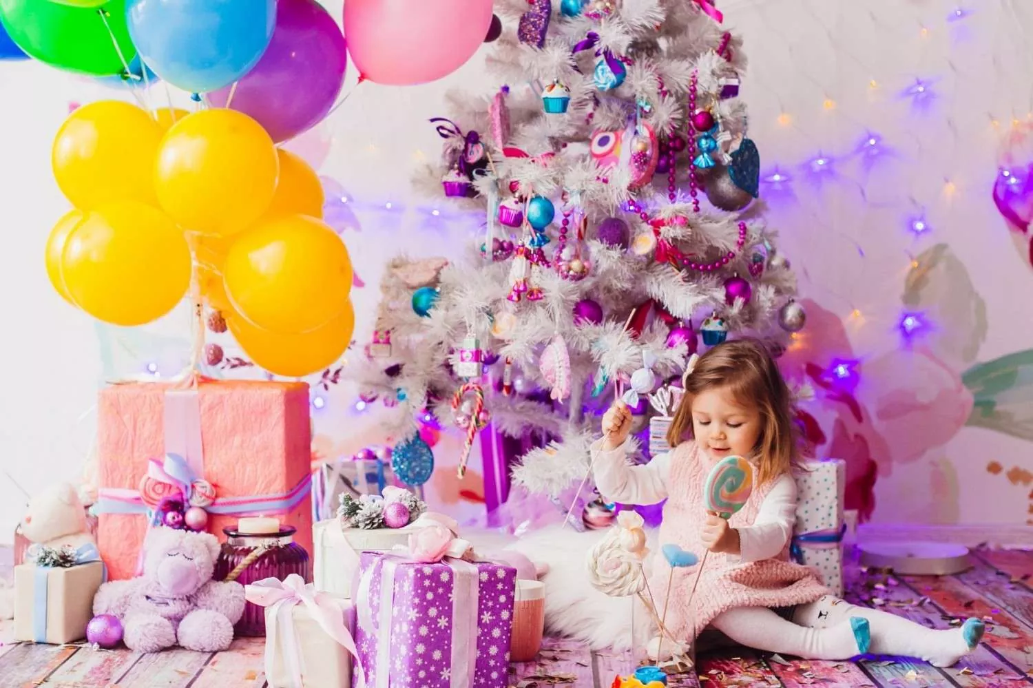 Pink and purple princess-themed party decorations (suitable for little girls)