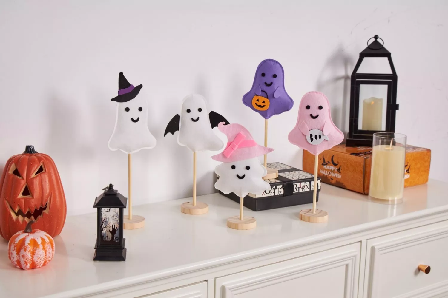 Cute felt ghost wooden tabletop Halloween decorations